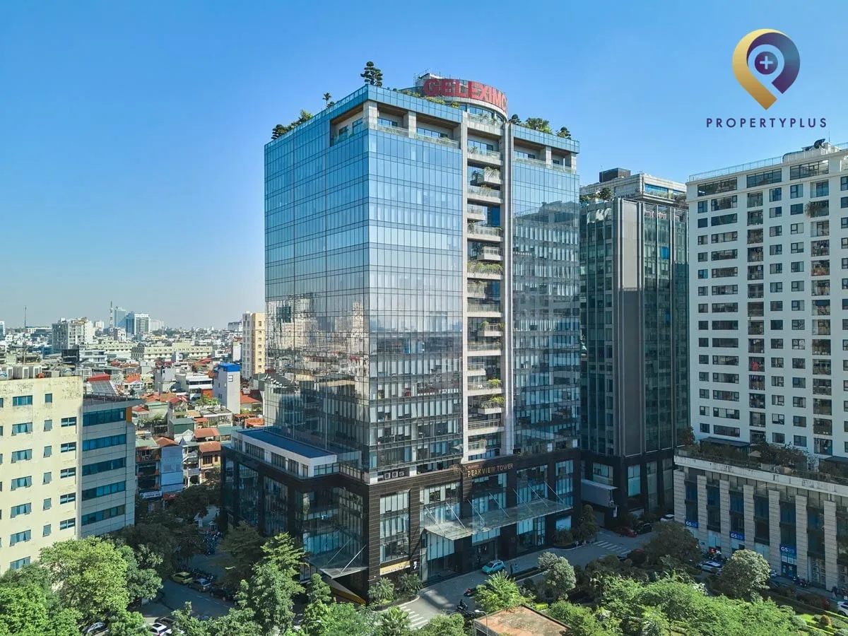 Toàn cảnh tòa nhà Peakview Tower nổi bật tại quận Đống Đa, Hà Nội, do Property Plus cung cấp